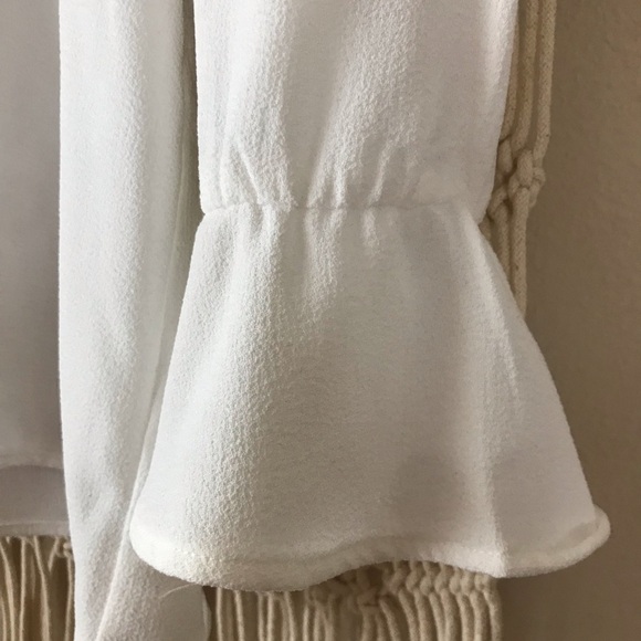 Marc New York Andrew Marc white lace top with flared sleeves sz S - Picture 4 of 8